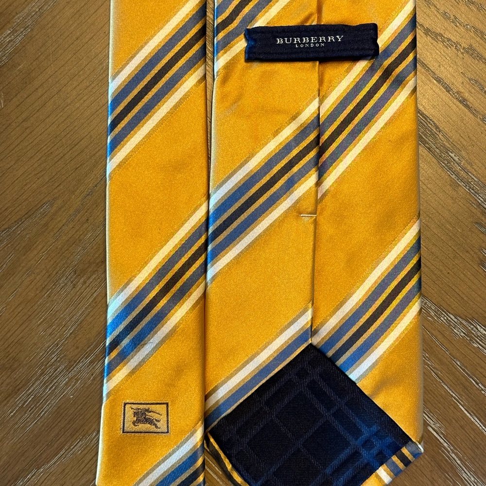 Vintage Burberry Tie - 28.5”L x 3.75”W